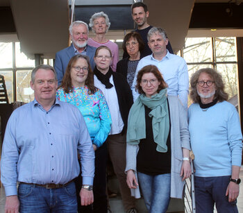 Bild v.l.: Marco Pöling, Irene Hachmer, Ingrid Sils, Manfred Hachmer. Oben v.l.:Friedhelm Wolski-Prenger, Johanna Bruns, Anne Lütjohann, Elisabeth van Lengerich, Ansgar Silies, Jürgen Forsting. Foto: Kulturkreis Kirchspiel Emsbüren, Judith Lühle.