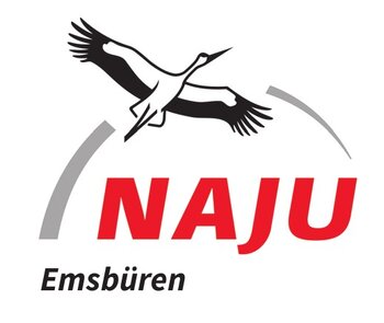 Logo der NAJU Emsbüren, ein fliegender Storch mit den Wörtern NAJU darunter