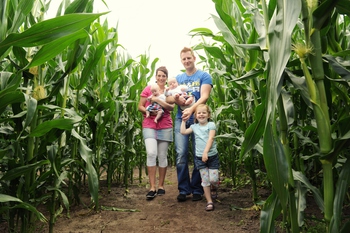 Familie im Maisirrgarten ©Emsland Tourismus GmbH, Meppen 