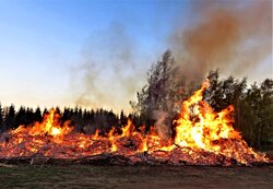 brennendes Osterfeuer